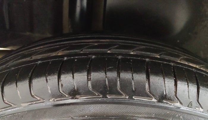 2019 Maruti Swift Dzire TOUR S-CNG, CNG, Manual, 73,276 km, Right Rear Tyre Tread