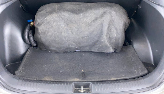 2015 Hyundai Creta 1.6 SX PLUS PETROL, CNG, Manual, 68,901 km, Boot Inside