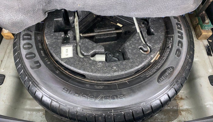 2015 Hyundai Creta 1.6 SX PLUS PETROL, CNG, Manual, 68,901 km, Spare Tyre