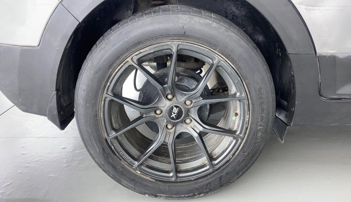 2015 Hyundai Creta 1.6 SX PLUS PETROL, CNG, Manual, 68,901 km, Right Rear Wheel