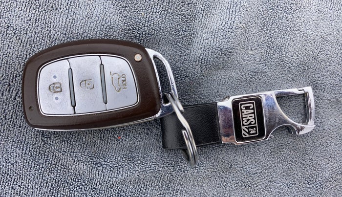 2015 Hyundai Creta 1.6 SX PLUS PETROL, CNG, Manual, 68,901 km, Key Close Up