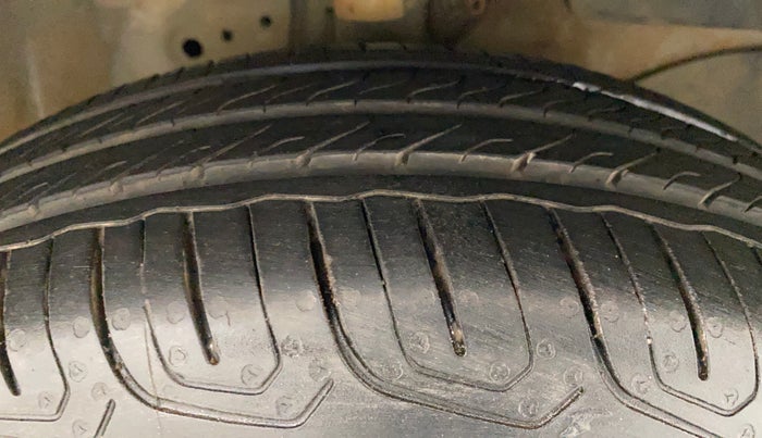 2015 Honda Brio S MT, Petrol, Manual, 39,375 km, Right Front Tyre Tread