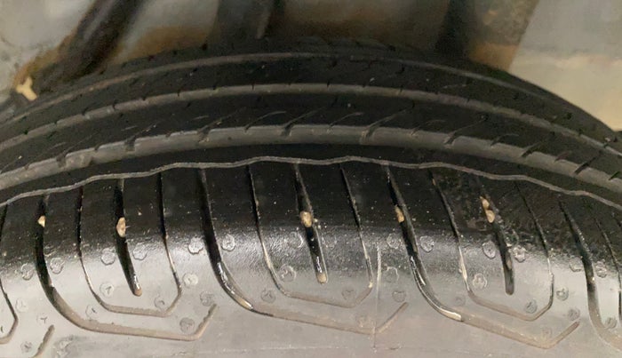 2015 Honda Brio S MT, Petrol, Manual, 39,375 km, Left Rear Tyre Tread