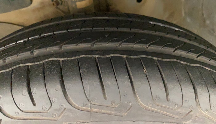 2015 Honda Brio S MT, Petrol, Manual, 39,375 km, Left Front Tyre Tread