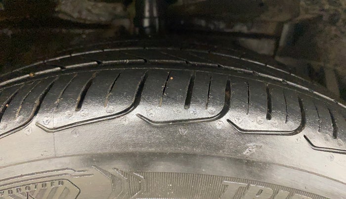 2018 Maruti Ciaz S 1.4 MT PETROL, Petrol, Manual, 61,505 km, Right Front Tyre Tread