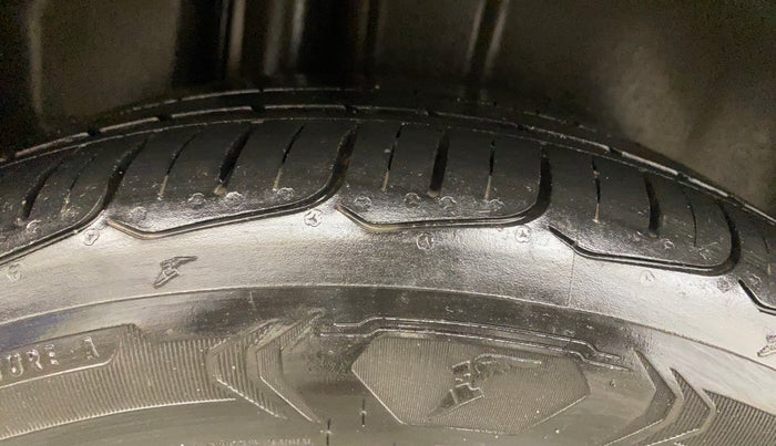 2018 Maruti Ciaz S 1.4 MT PETROL, Petrol, Manual, 61,505 km, Right Rear Tyre Tread