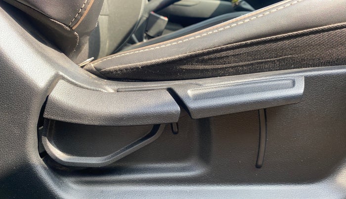 2023 Hyundai VENUE SX 1.2 KNIGHT EDITION, Petrol, Manual, 61,051 km, Driver Side Adjustment Panel