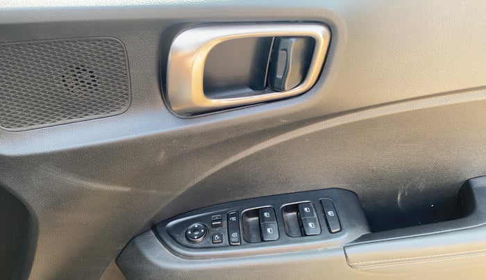 2023 Hyundai VENUE SX 1.2 KNIGHT EDITION, Petrol, Manual, 61,051 km, Driver Side Door Panels Control