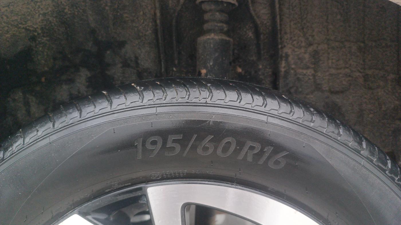 2021 Nissan MAGNITE XV PREMIUM TURBO, Petrol, Manual, 51,755 km, Left Rear Tyre Tread