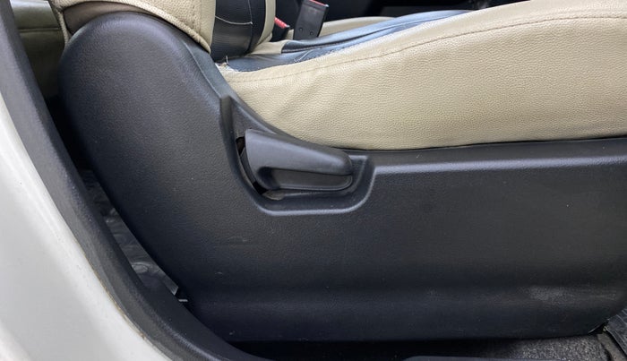 2014 Maruti Wagon R 1.0 VXI, Petrol, Manual, 55,818 km, Driver Side Adjustment Panel