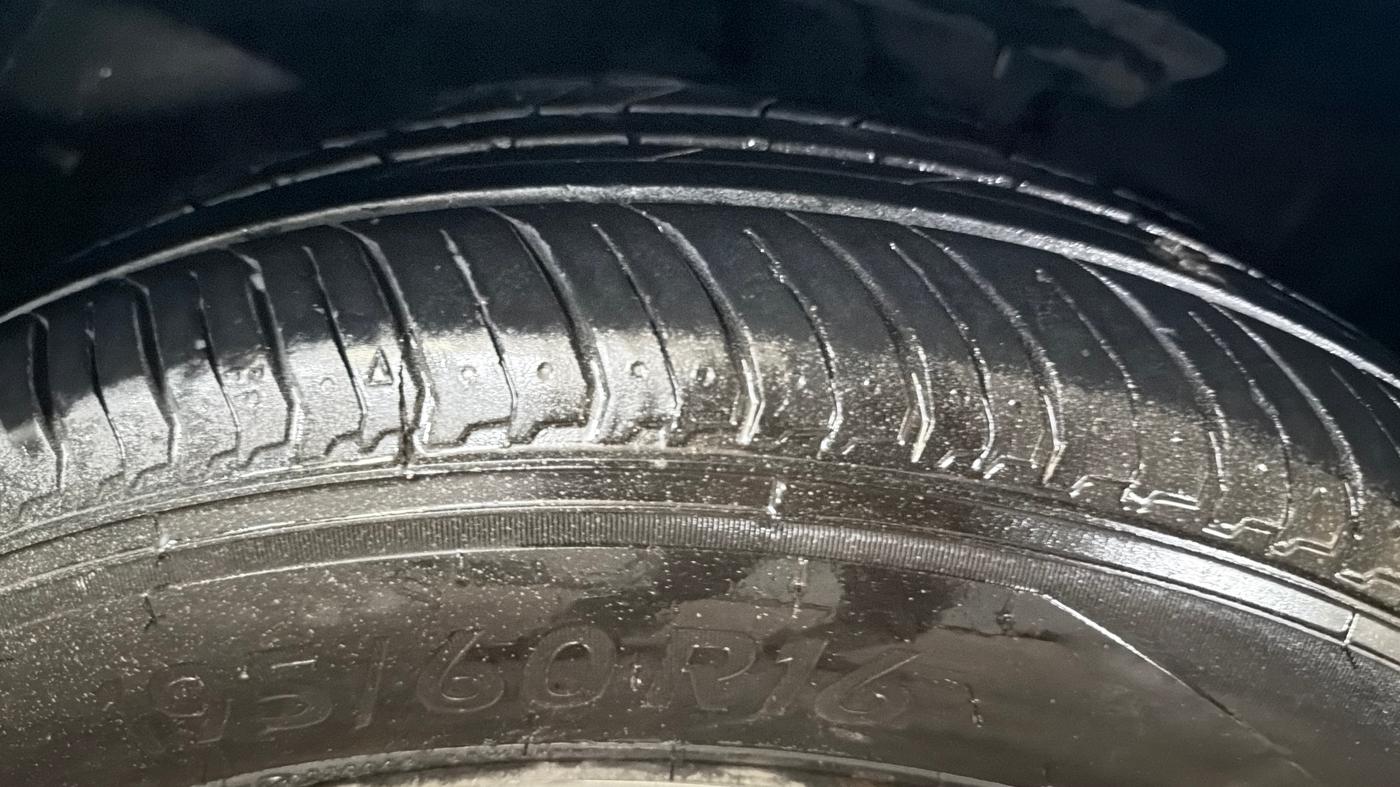 2017 Hyundai Elite i20 ASTA 1.2, Petrol, Manual, 62,941 km, Right Front Tyre Tread