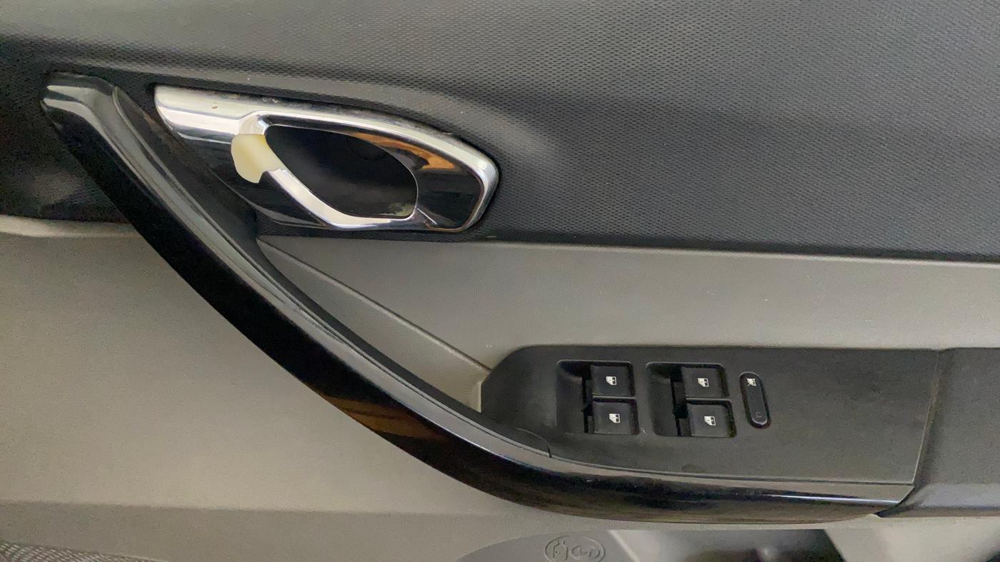 2017 Tata Tiago XZA PETROL, Petrol, Automatic, 67,674 km, Driver Side Door Panels Control
