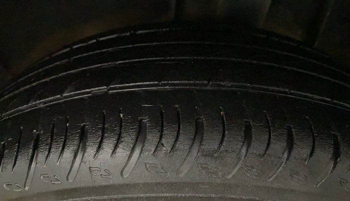2022 Nissan MAGNITE XV MT, Petrol, Manual, 36,034 km, Left Rear Tyre Tread