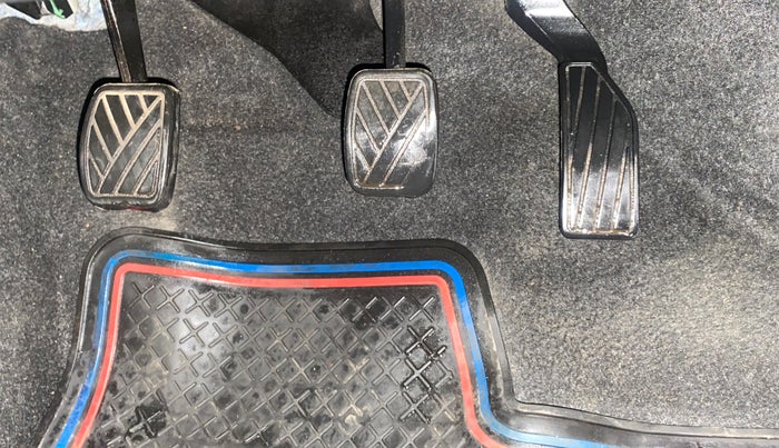 2013 Maruti Swift VXI, Petrol, Manual, 29,386 km, Pedals