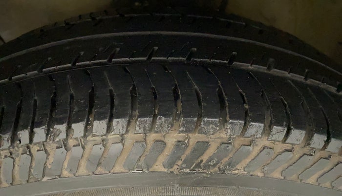 2010 Maruti Swift Dzire VXI, Petrol, Manual, 62,906 km, Left Front Tyre Tread