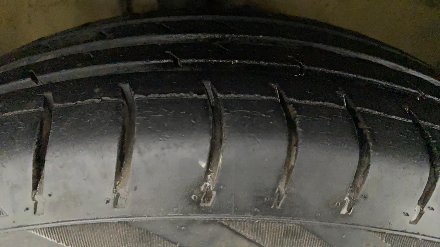 2010 Maruti Swift Dzire VXI, Petrol, Manual, 62,906 km, Right Front Tyre Tread
