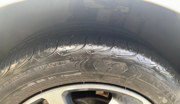 2022 Tata ALTROZ XZ PLUS PETROL, Petrol, Manual, 48,172 km, Left Front Tyre Tread