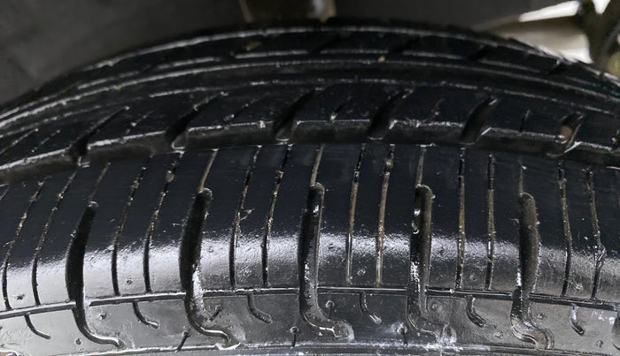2018 Renault Kwid 1.0 RXT Opt, Petrol, Manual, 20,154 km, Left Rear Tyre Tread