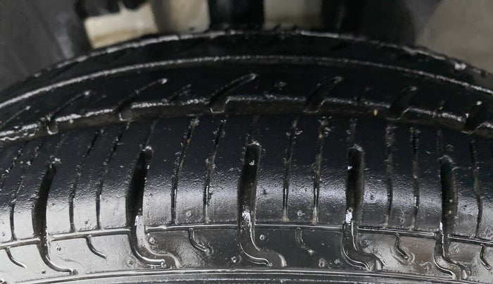 2018 Renault Kwid 1.0 RXT Opt, Petrol, Manual, 20,154 km, Left Front Tyre Tread