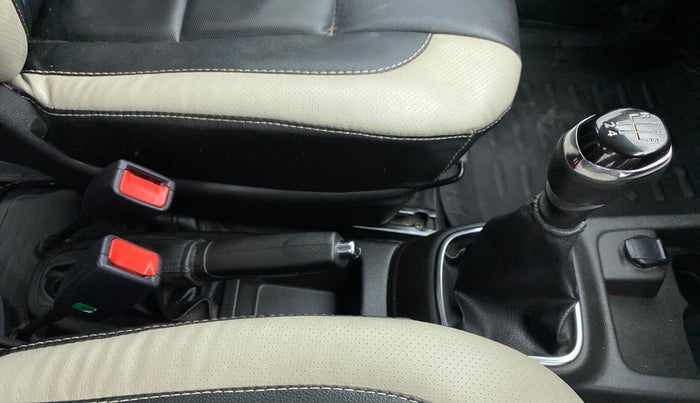 2018 Renault Kwid 1.0 RXT Opt, Petrol, Manual, 20,154 km, Gear Lever