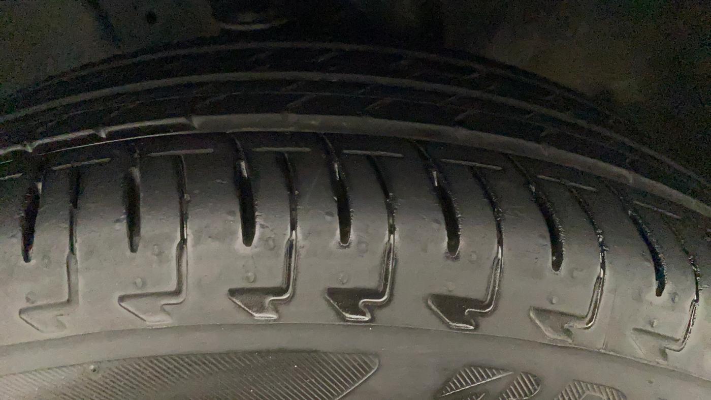 2017 Maruti IGNIS DELTA 1.2, Petrol, Manual, 30,176 km, Right Front Tyre Tread