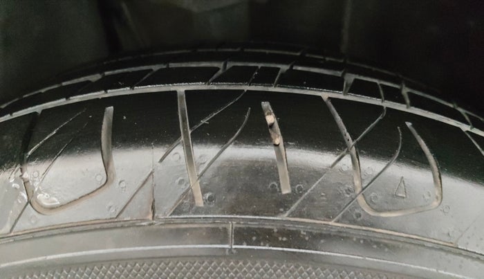 2022 Skoda KUSHAQ AMBITION 1.0L TSI MT, Petrol, Manual, 49,545 km, Right Front Tyre Tread