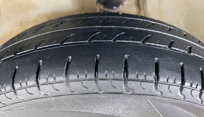 2017 Maruti Alto 800 VXI, Petrol, Manual, 22,096 km, Left Front Tyre Tread