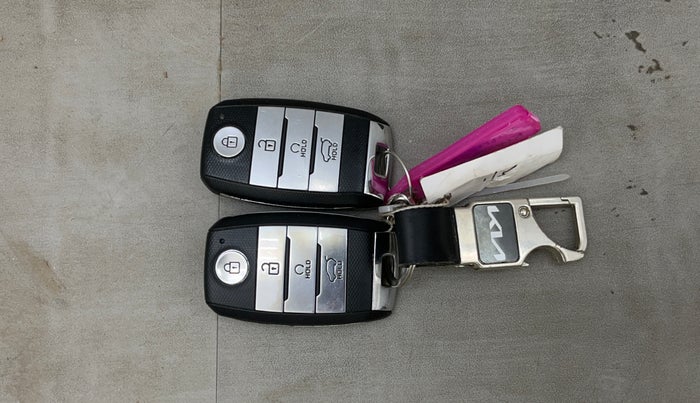 2021 KIA SONET HTX PLUS 1.0 IMT, Petrol, Manual, 43,591 km, Key Close Up