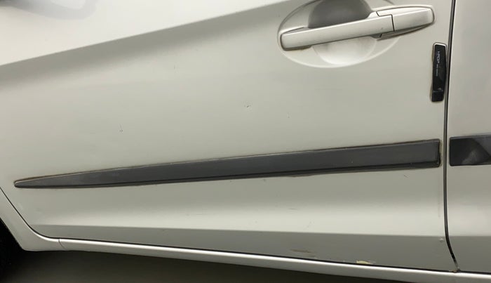 2015 Honda Amaze 1.2L I-VTEC VX, Petrol, Manual, 97,135 km, Front passenger door - Minor scratches