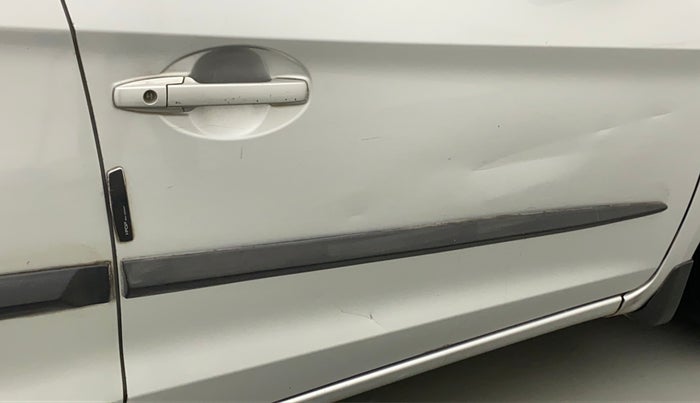 2015 Honda Amaze 1.2L I-VTEC VX, Petrol, Manual, 97,135 km, Driver-side door - Minor scratches