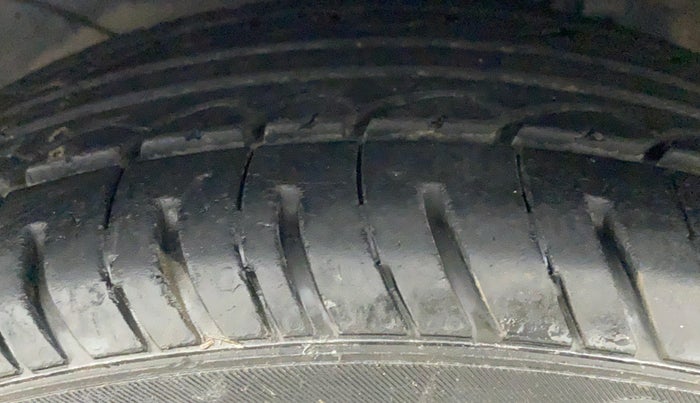 2015 Honda Amaze 1.2L I-VTEC VX, Petrol, Manual, 97,135 km, Left Front Tyre Tread