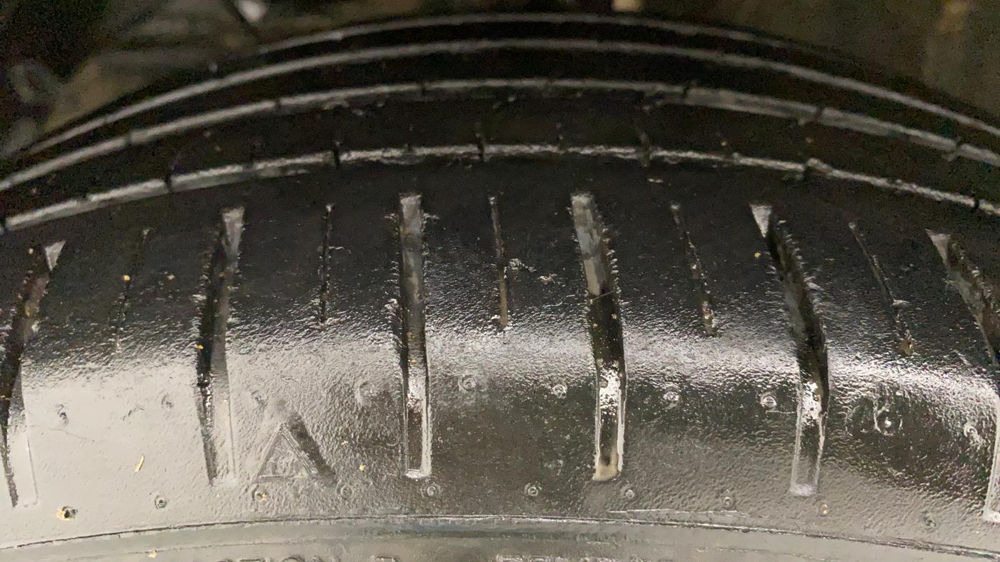 2020 Toyota Glanza V MT PETROL, Petrol, Manual, 18,734 km, Left Front Tyre Tread