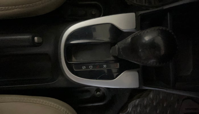 2015 Honda Jazz 1.2L I-VTEC V AT, Petrol, Automatic, 73,338 km, Gear Lever