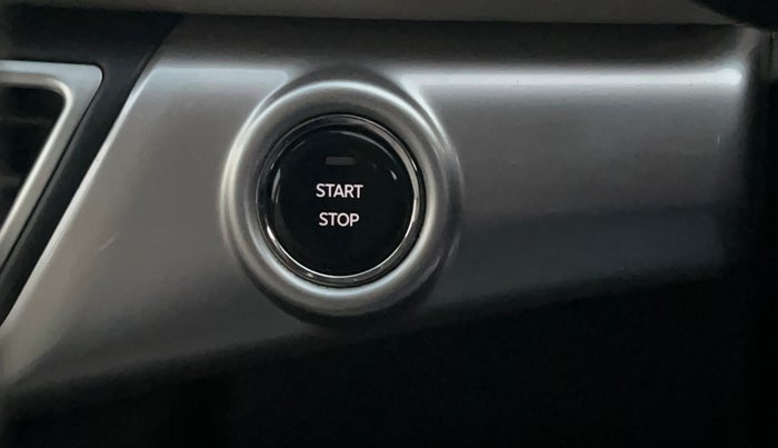 2022 Mahindra XUV700 AX 7 LUXURY P AT 7 STR, Petrol, Automatic, 44,614 km, Keyless Start/ Stop Button