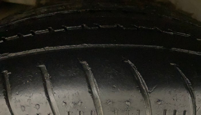 2015 Maruti Celerio ZXI, Petrol, Manual, 57,068 km, Right Rear Tyre Tread