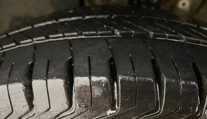 2019 Maruti New Wagon-R LXI CNG (O) 1.0, CNG, Manual, 84,385 km, Left Front Tyre Tread