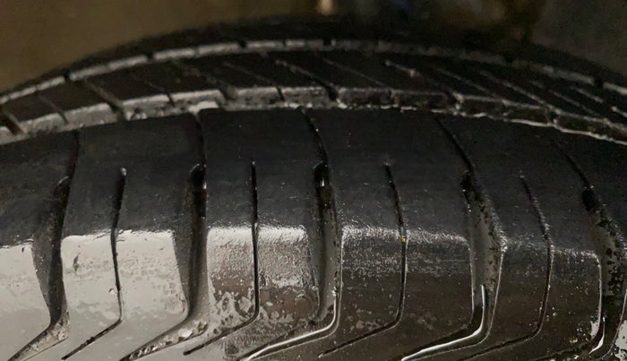 2019 Maruti New Wagon-R LXI CNG (O) 1.0, CNG, Manual, 84,385 km, Right Front Tyre Tread