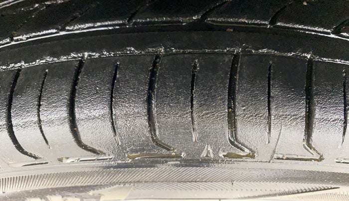 2021 Renault TRIBER RXZ, Petrol, Manual, 92,389 km, Left Front Tyre Tread