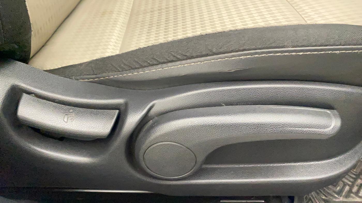 2019 Hyundai Elite i20 SPORTZ PLUS 1.4 CRDI, Diesel, Manual, 72,061 km, Driver Side Adjustment Panel