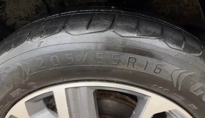2023 Hyundai Verna SX 1.5 l MPI, Petrol, Manual, 28,619 km, Left Front Tyre Tread