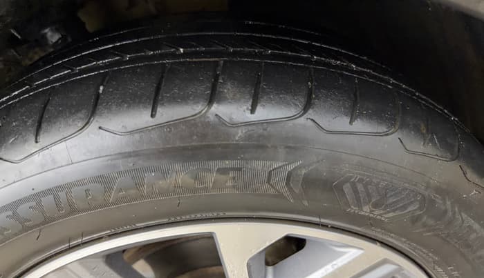 2023 Hyundai Verna SX 1.5 l MPI, Petrol, Manual, 28,619 km, Right Front Tyre Tread