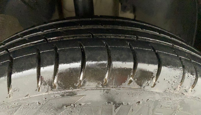 2016 Renault Kwid RXT 1.0 (O), Petrol, Manual, 77,559 km, Right Front Tyre Tread
