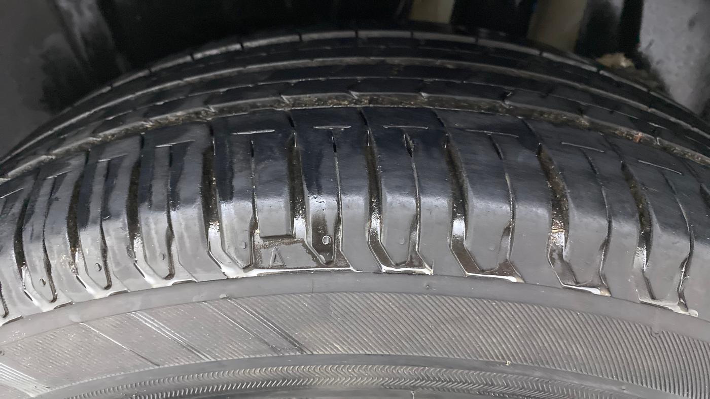 2020 Maruti Ertiga ZXI SHVS, Petrol, Manual, 10,249 km, Left Rear Tyre Tread