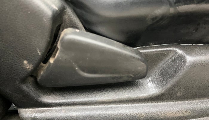 2018 Renault Kwid RXT 0.8, Petrol, Manual, 47,253 km, Driver Side Adjustment Panel