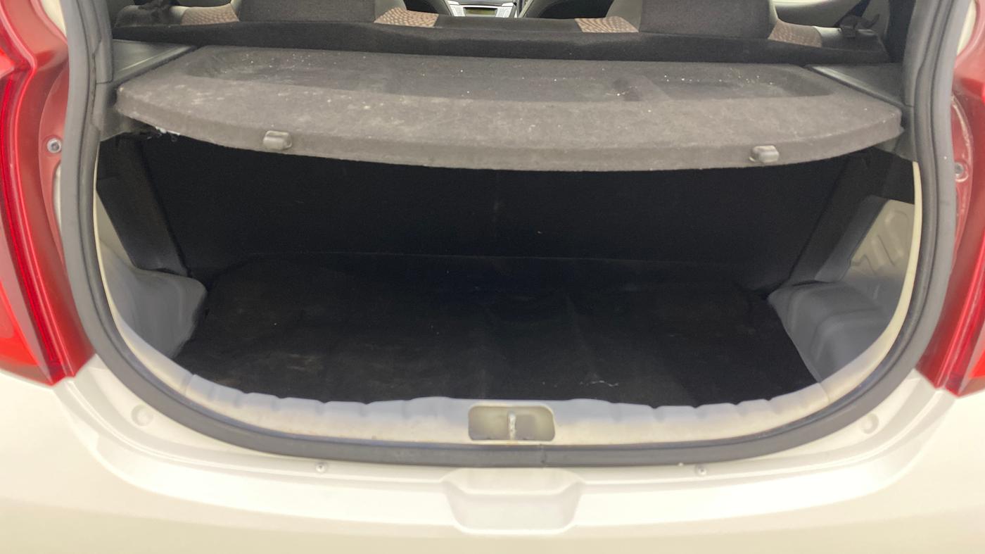 2016 Hyundai Eon SPORTZ, Petrol, Manual, 15,698 km, Boot Inside