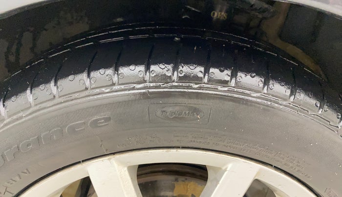 2018 Volkswagen Ameo HIGHLINE PLUS 1.5L AT 16 ALLOY, Diesel, Automatic, 1,42,913 km, Left Front Tyre Tread