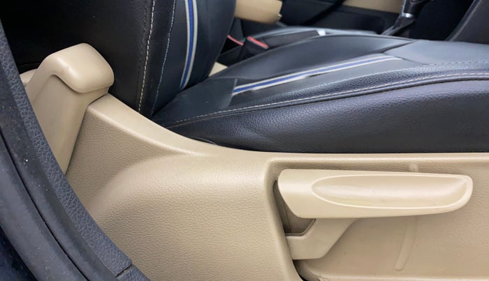 2018 Volkswagen Ameo HIGHLINE PLUS 1.5L AT 16 ALLOY, Diesel, Automatic, 1,42,913 km, Driver Side Adjustment Panel