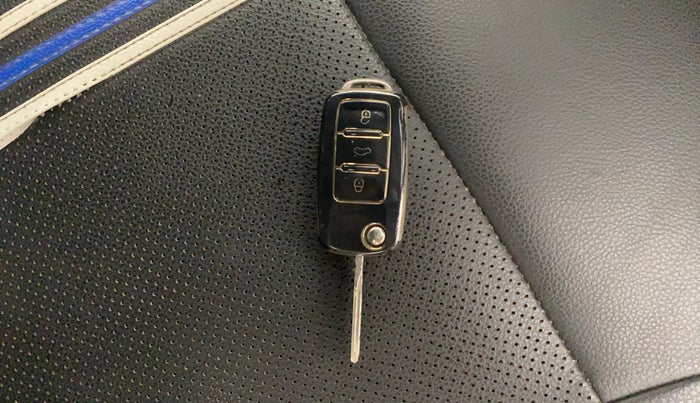 2018 Volkswagen Ameo HIGHLINE PLUS 1.5L AT 16 ALLOY, Diesel, Automatic, 1,42,913 km, Key Close Up