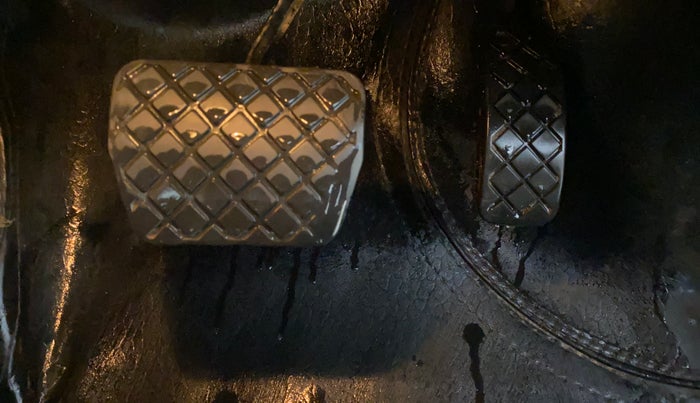 2018 Volkswagen Ameo HIGHLINE PLUS 1.5L AT 16 ALLOY, Diesel, Automatic, 1,42,913 km, Pedals