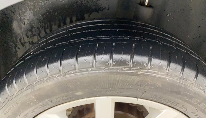 2018 Volkswagen Ameo HIGHLINE PLUS 1.5L AT 16 ALLOY, Diesel, Automatic, 1,42,913 km, Left Rear Tyre Tread